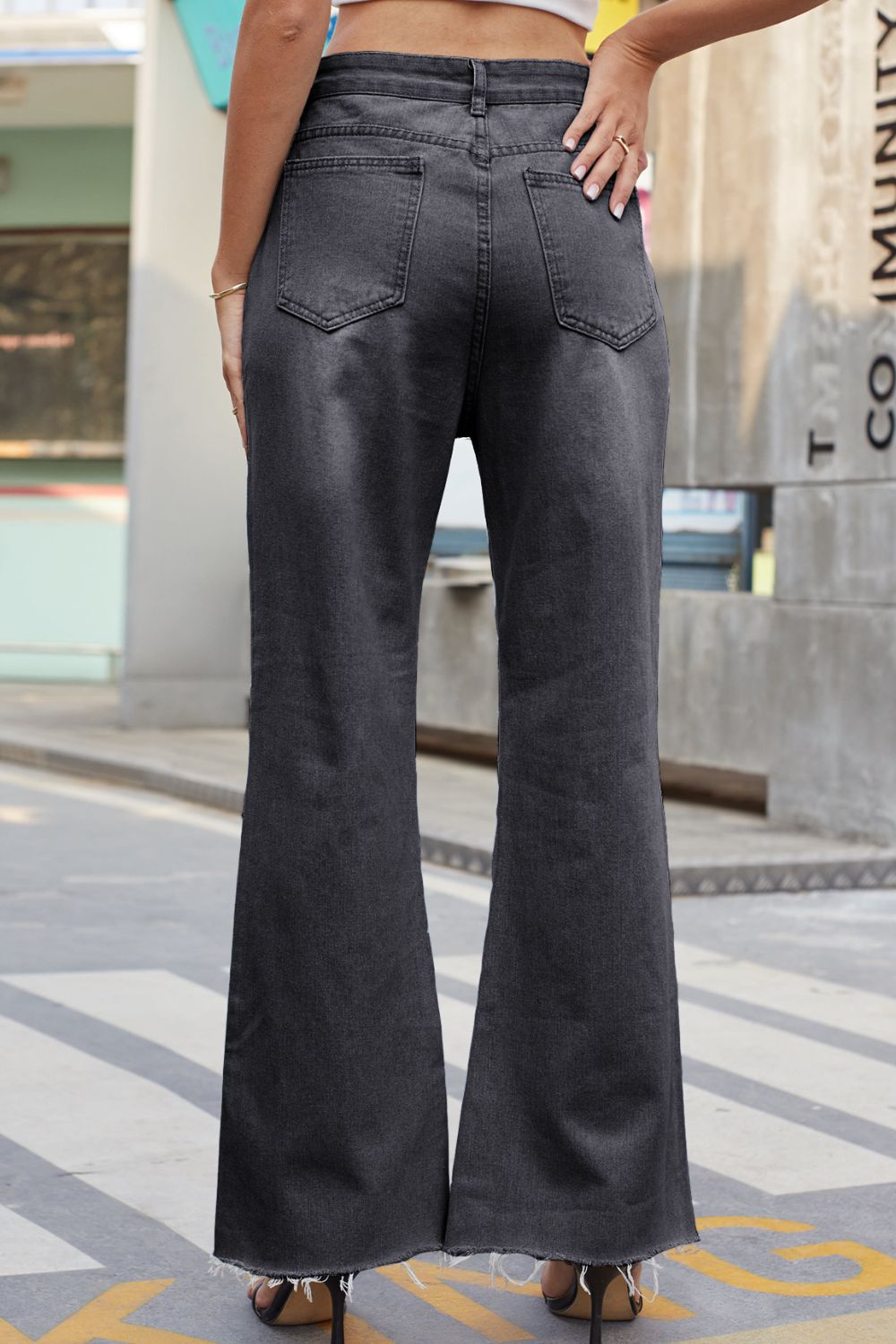 Distressed Buttoned Loose Fit Jeans - Roe Creation