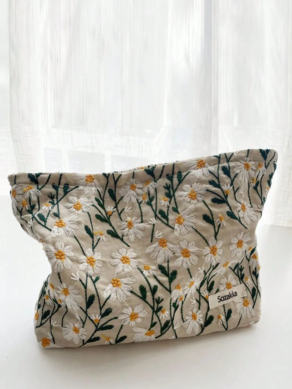 Daisy Embroidered Cosmetic Pouch - Roe Creation