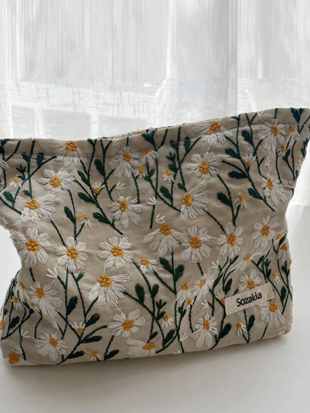 Daisy Embroidered Cosmetic Pouch - Roe Creation