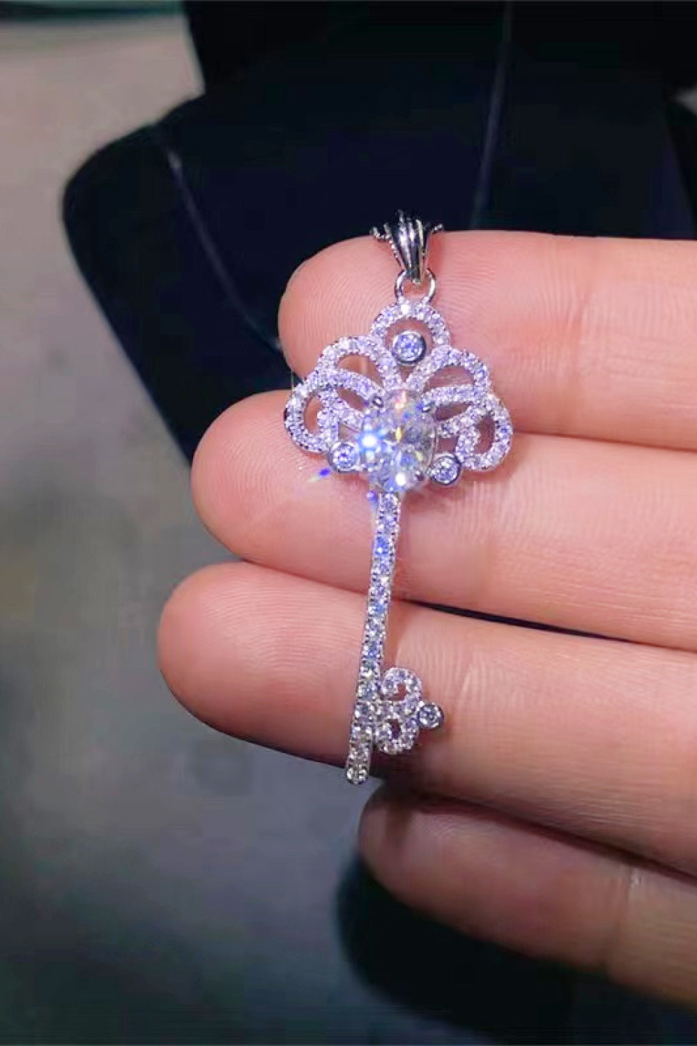 1 Carat Moissanite Key Pendant Necklace - Roe Creation