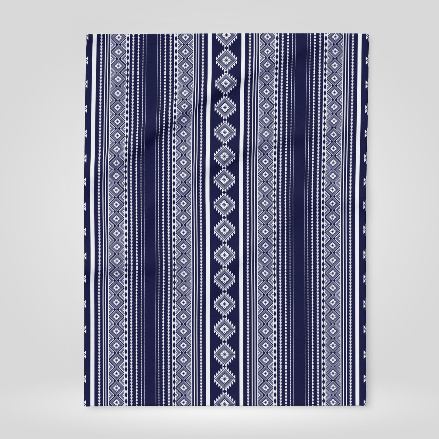 Cozy Arctic Fleece Blanket with Geometric Design β Perfect for Winter Evenings and Outdoor Adventures