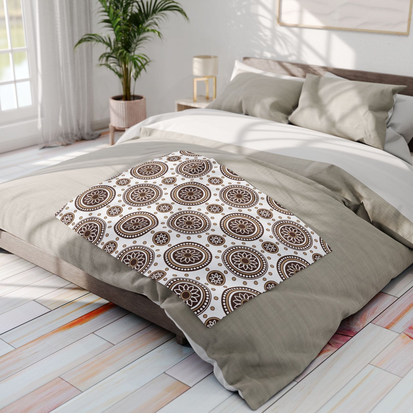 Cozy Brown Floral Arctic Fleece Blanket - Perfect for Home Decor and Gifts