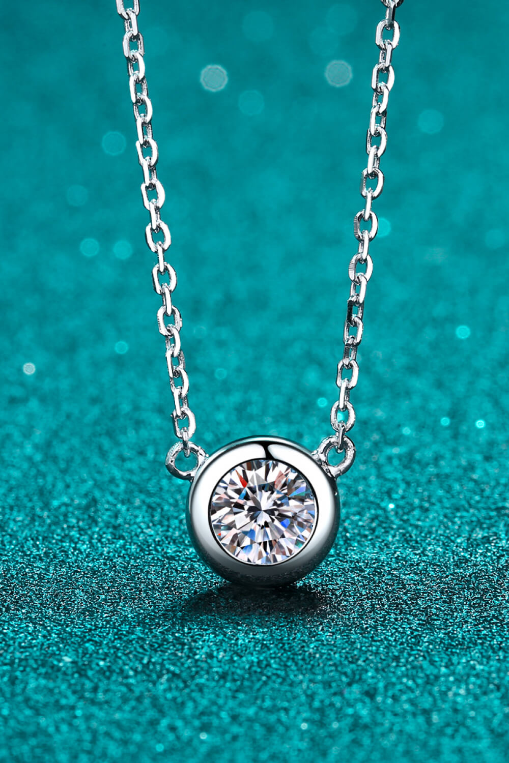 Moissanite Round Pendant Chain Necklace - Roe Creation