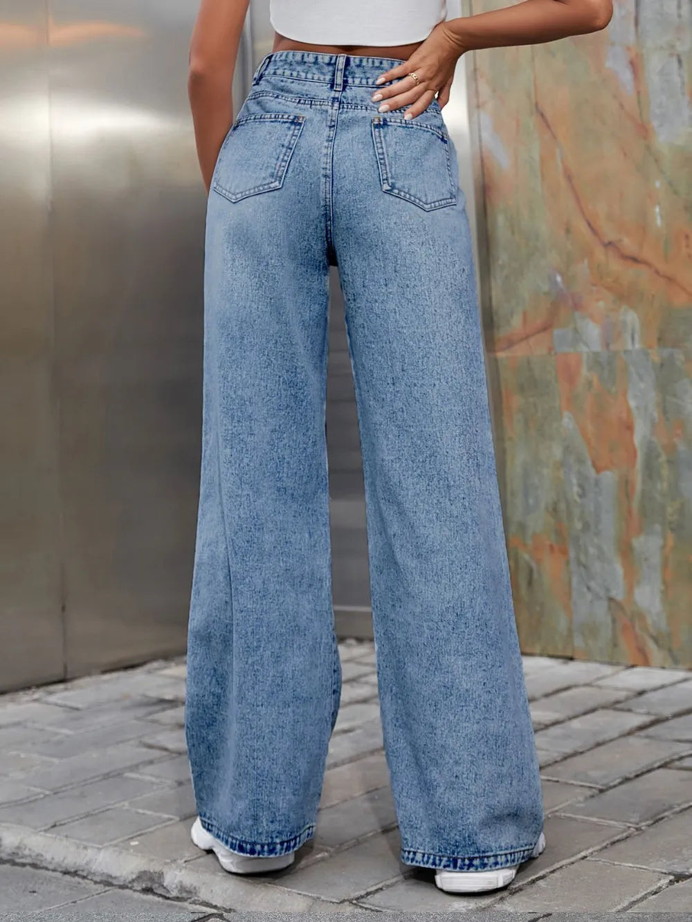 Distressed Wide Leg Jeans with Pockets - Roe Creation