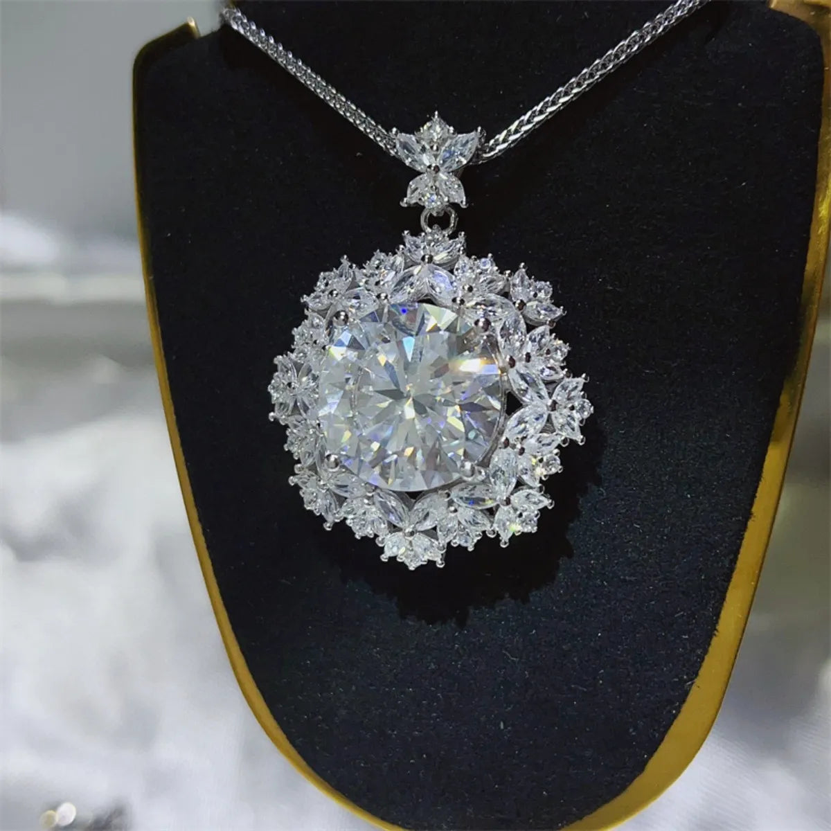 10 Carat Moissanite 925 Sterling Silver Necklace - Roe Creation