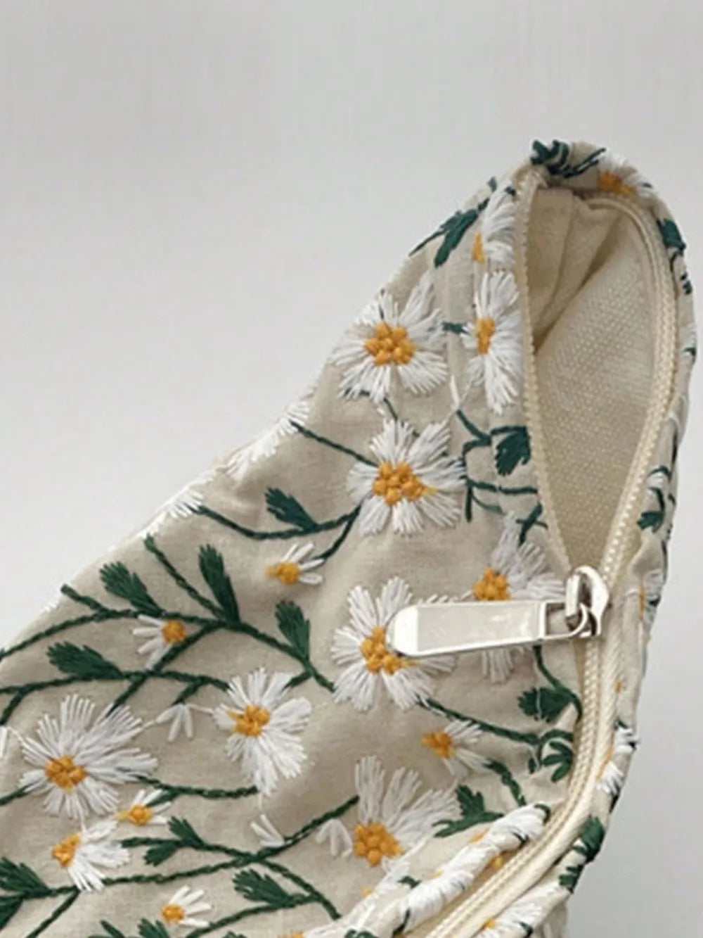 Daisy Embroidered Cosmetic Pouch - Roe Creation