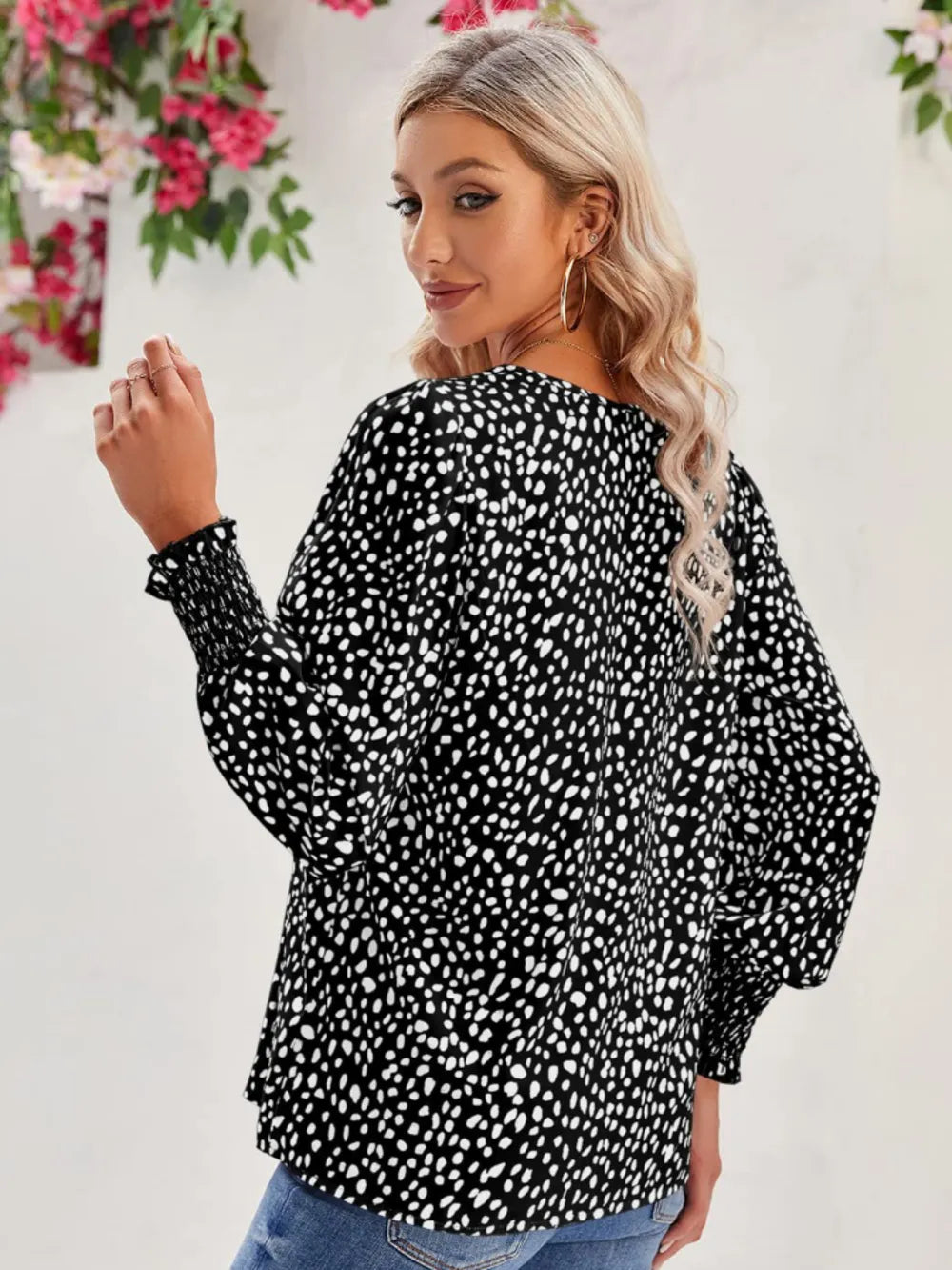 Elegant Printed V-Neck Blouse with Lantern Sleeves - Roe Creation