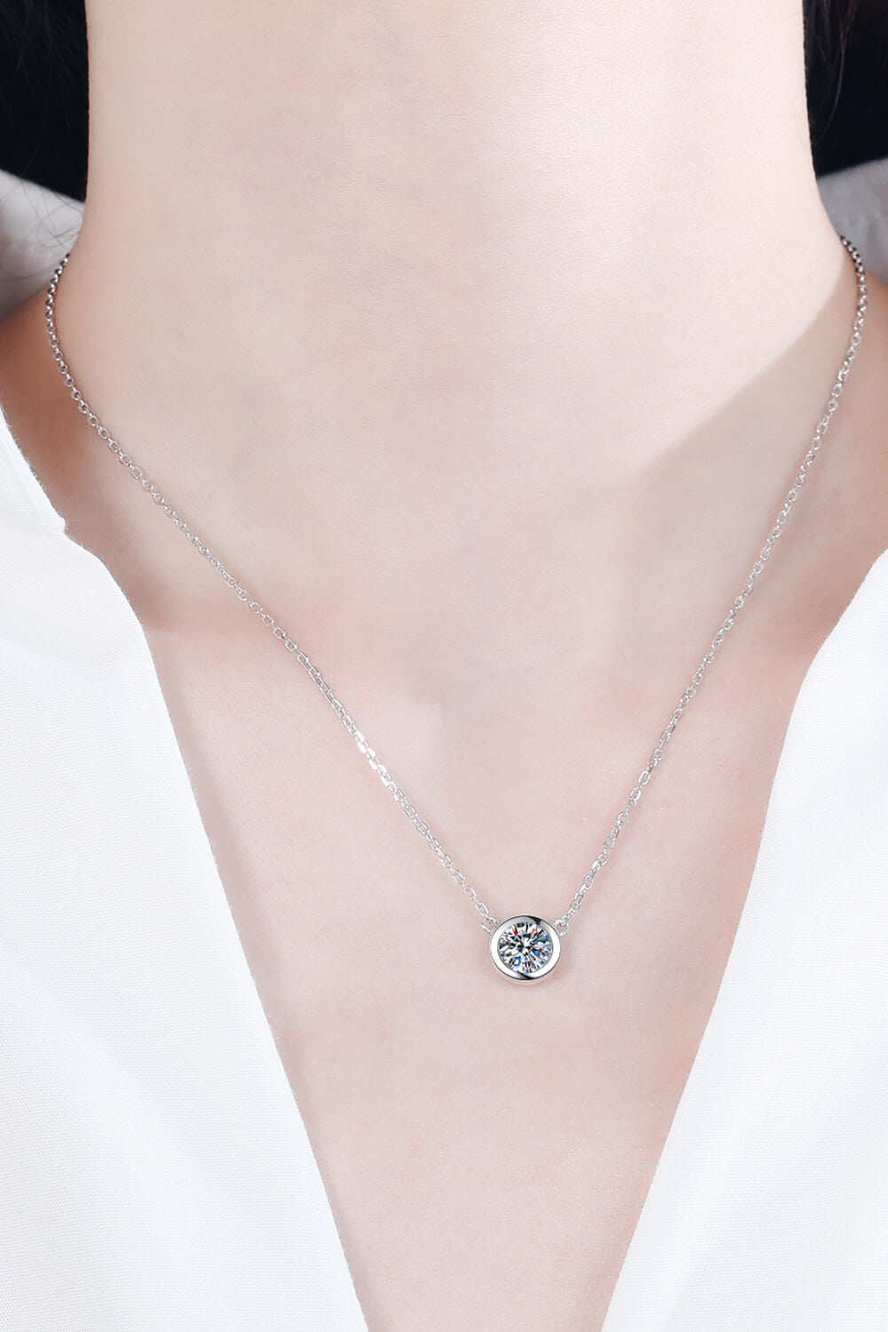 Moissanite Round Pendant Chain Necklace - Roe Creation