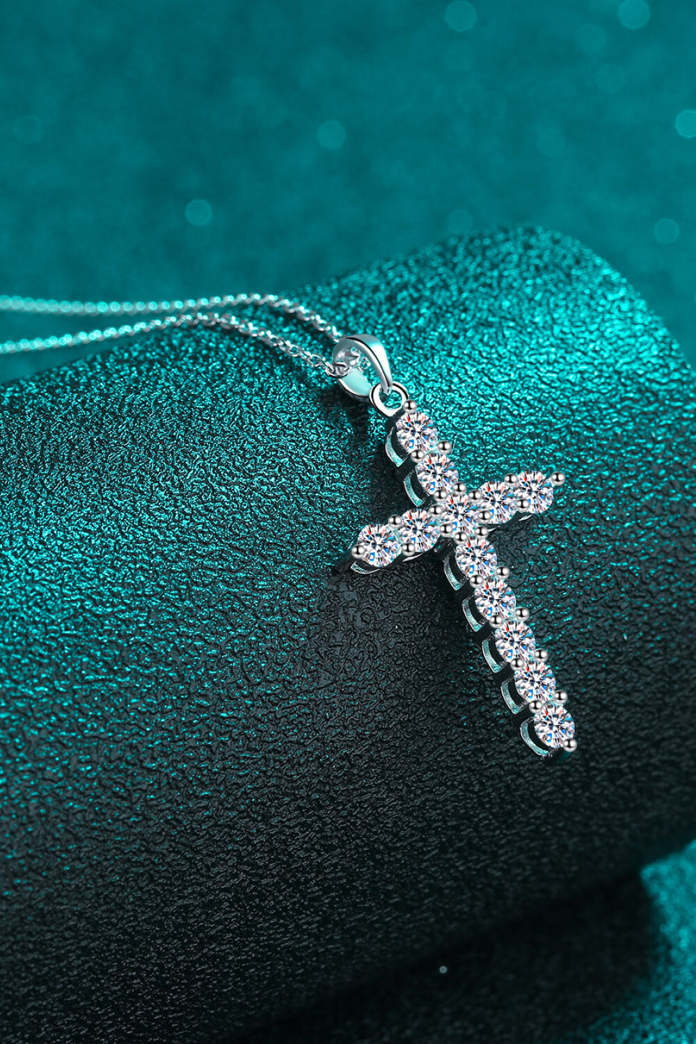 Moissanite Cross Pendant Chain Necklace - Roe Creation