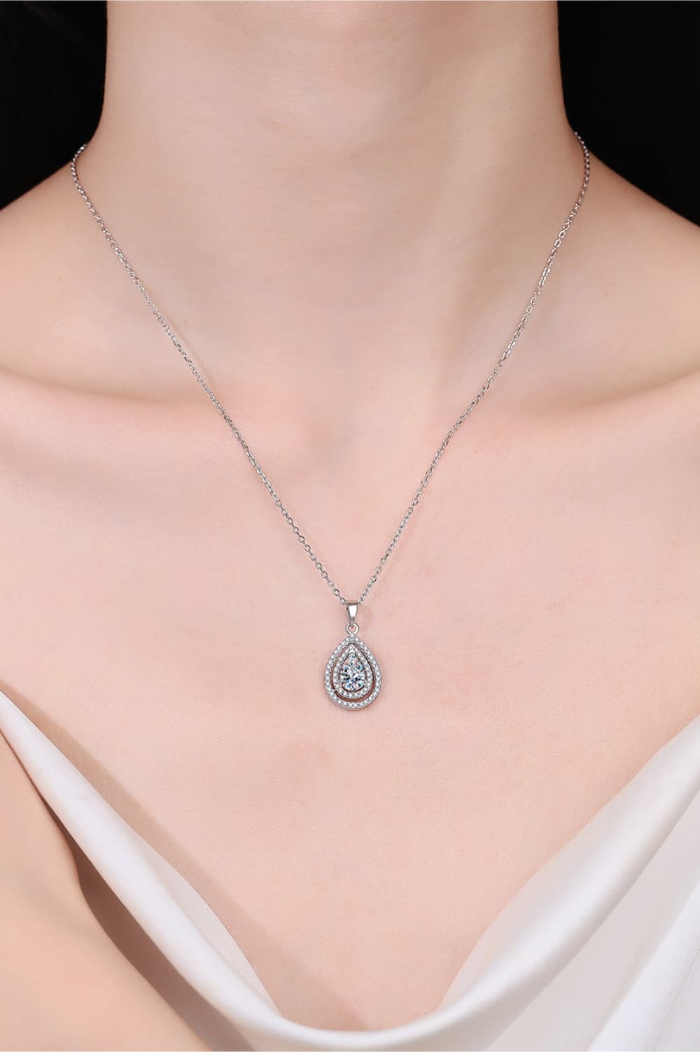 1 Carat Moissanite Teardrop Pendant Necklace - Roe Creation