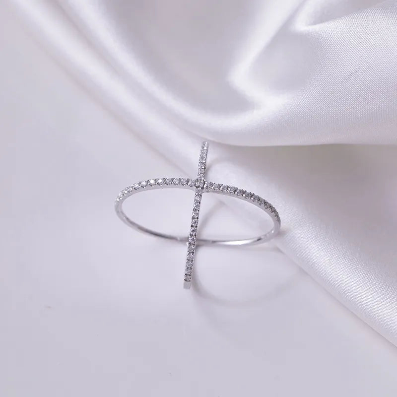 925 Sterling Silver Moissanite Crisscross Ring - Roe Creation