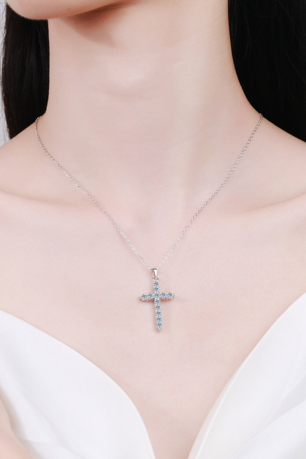 Moissanite Cross Pendant Chain Necklace - Roe Creation