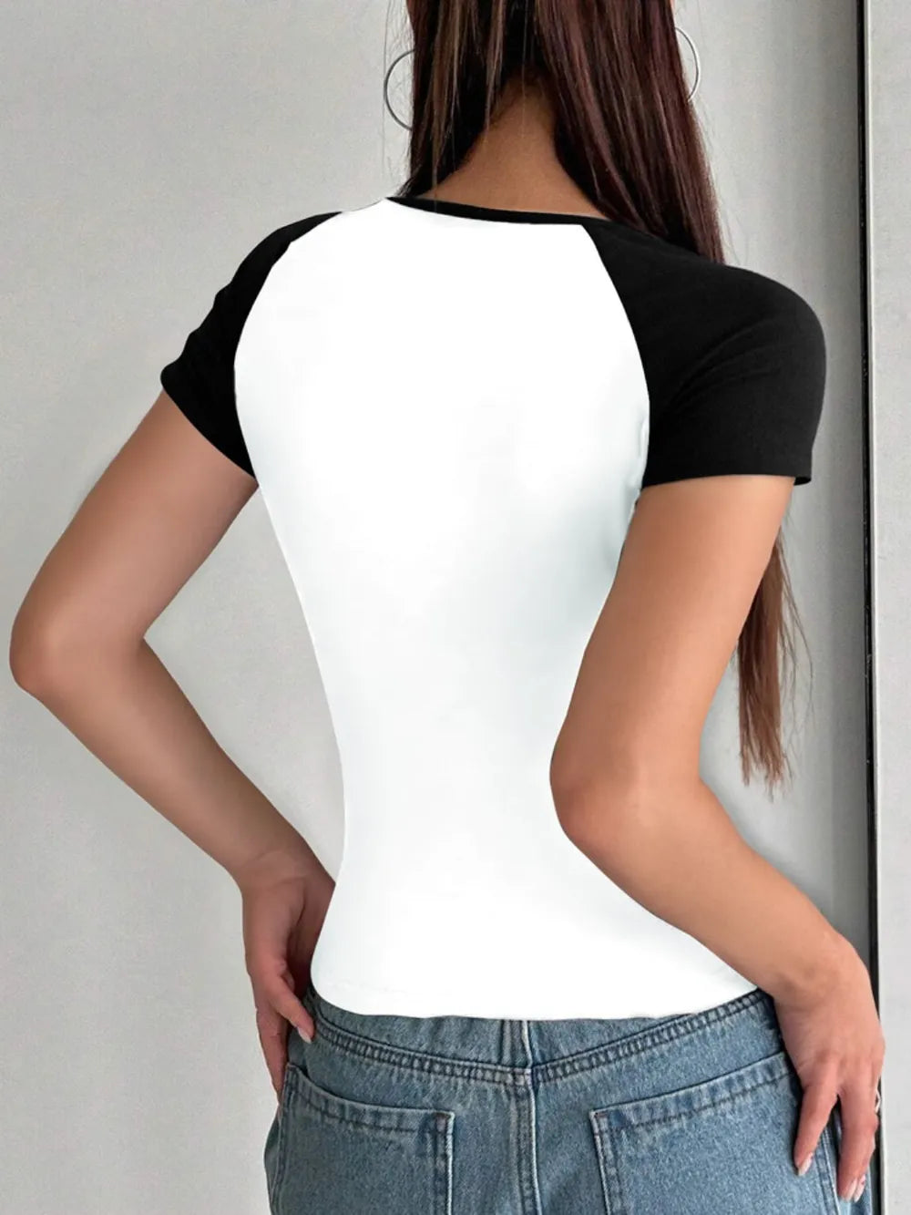 Devine Contrast Scoop Neck Short Sleeve T-Shirt - Roe Creation