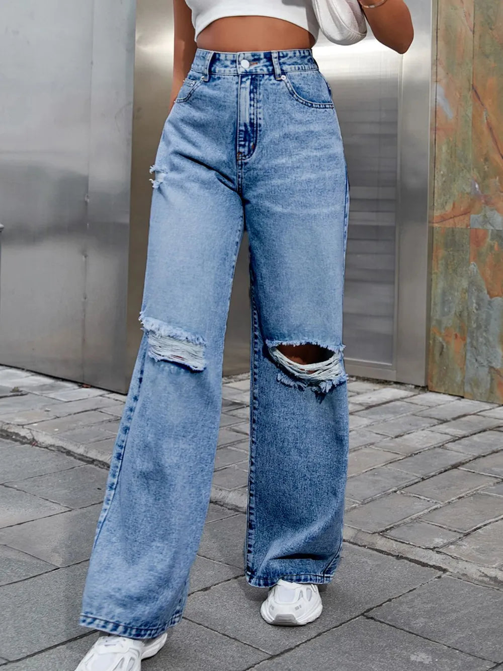 Distressed Wide Leg Jeans with Pockets - Roe Creation