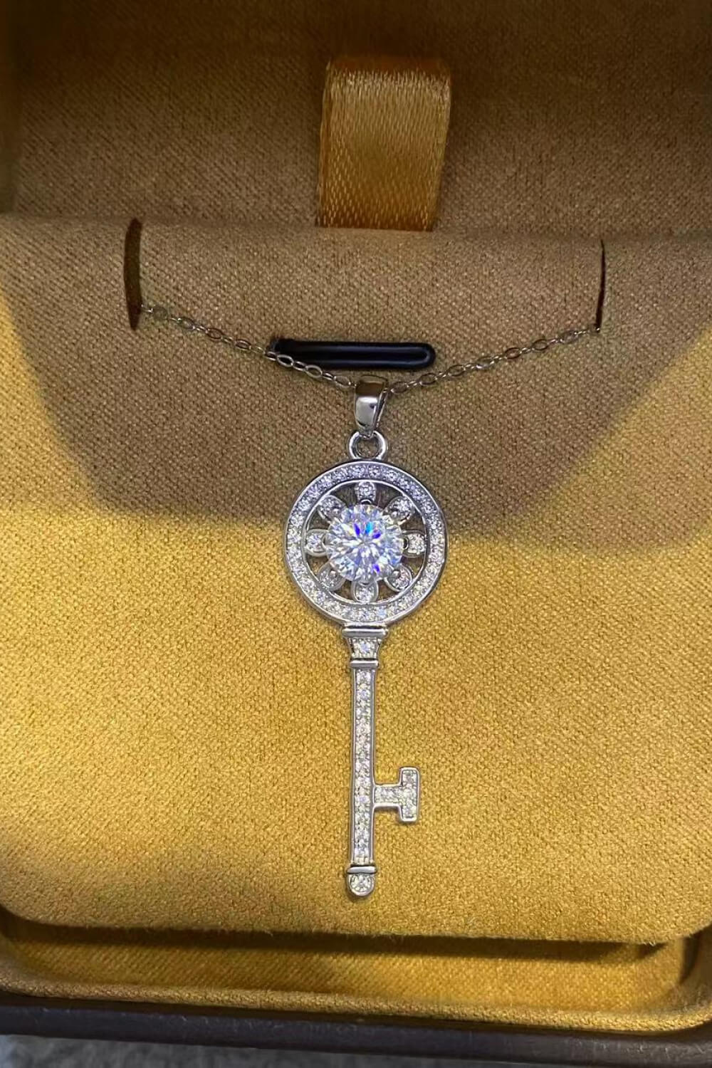 1 Carat Moissanite Platinum-Plated Key Pendant Necklace - Roe Creation