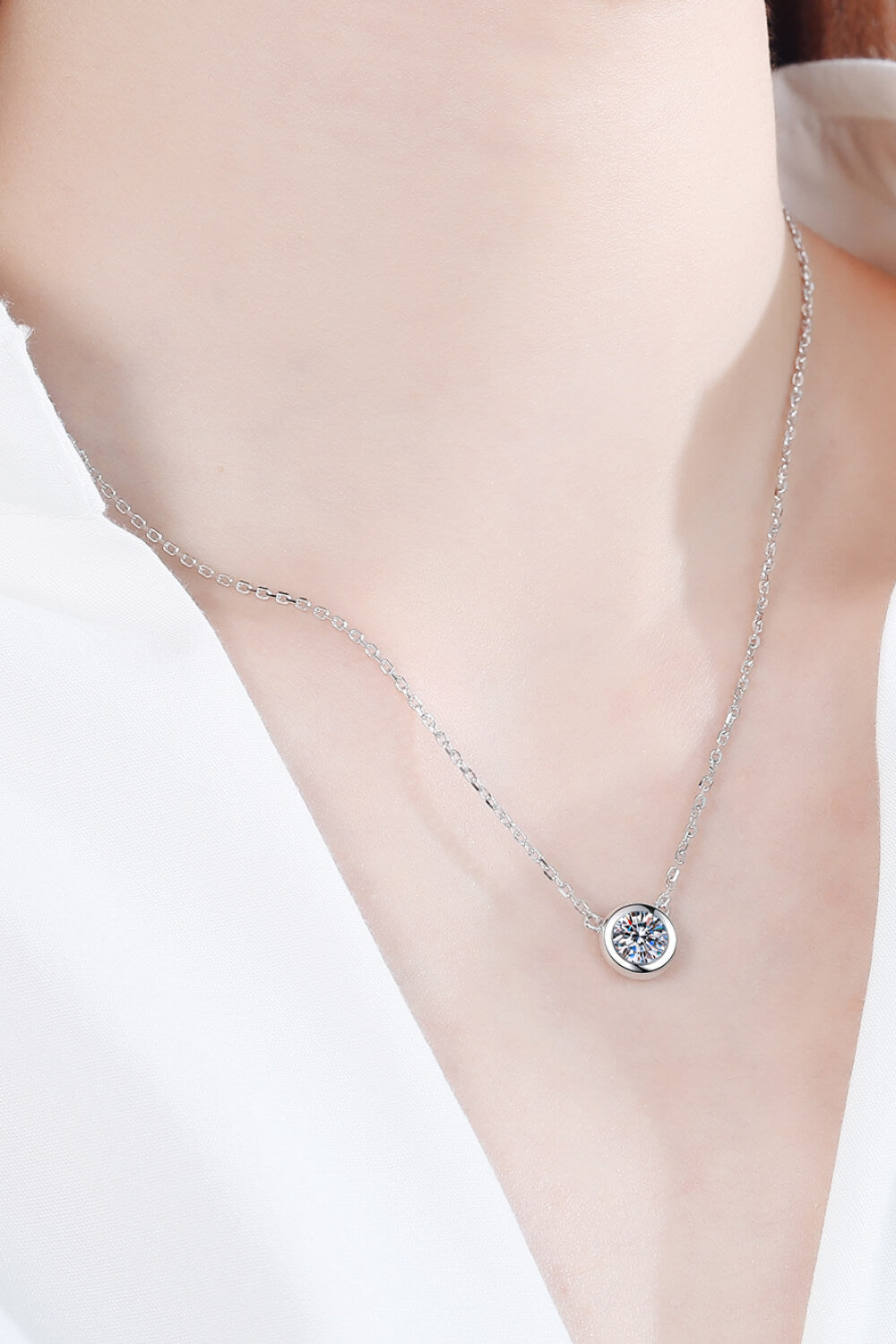 Moissanite Round Pendant Chain Necklace - Roe Creation