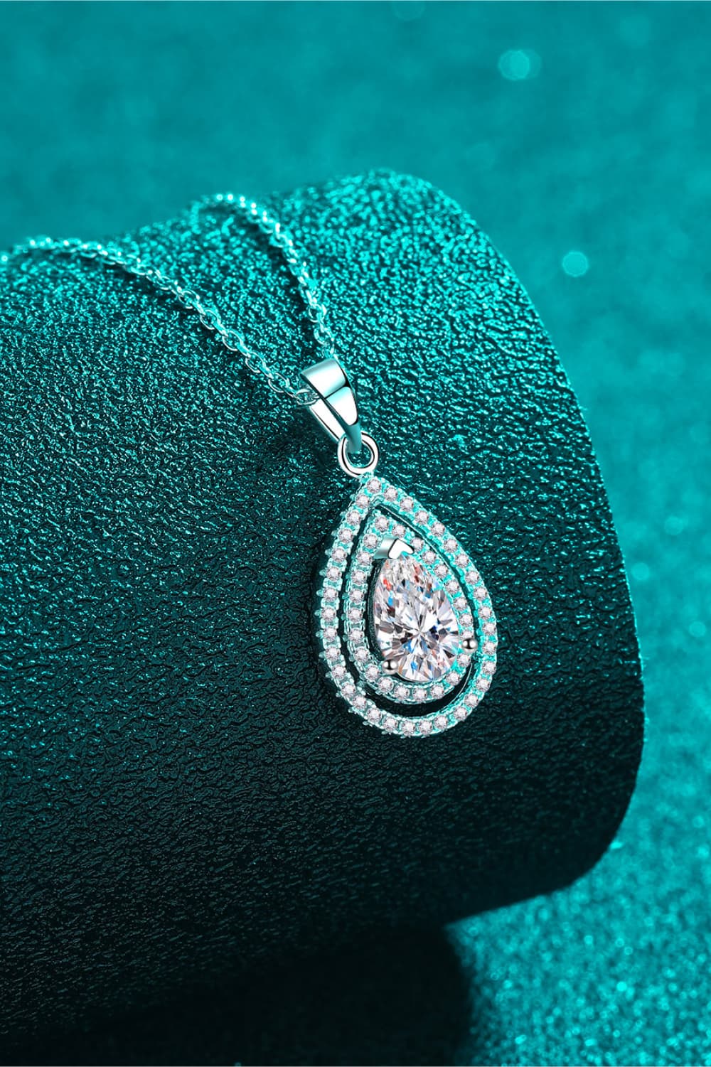 1 Carat Moissanite Teardrop Pendant Necklace - Roe Creation