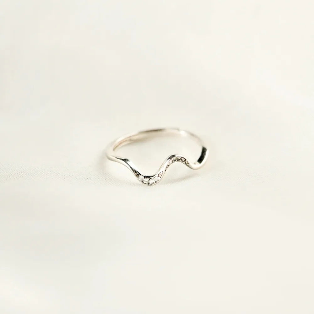 925 Sterling Silver Inlaid Zircon Wave Shape Ring - Roe Creation