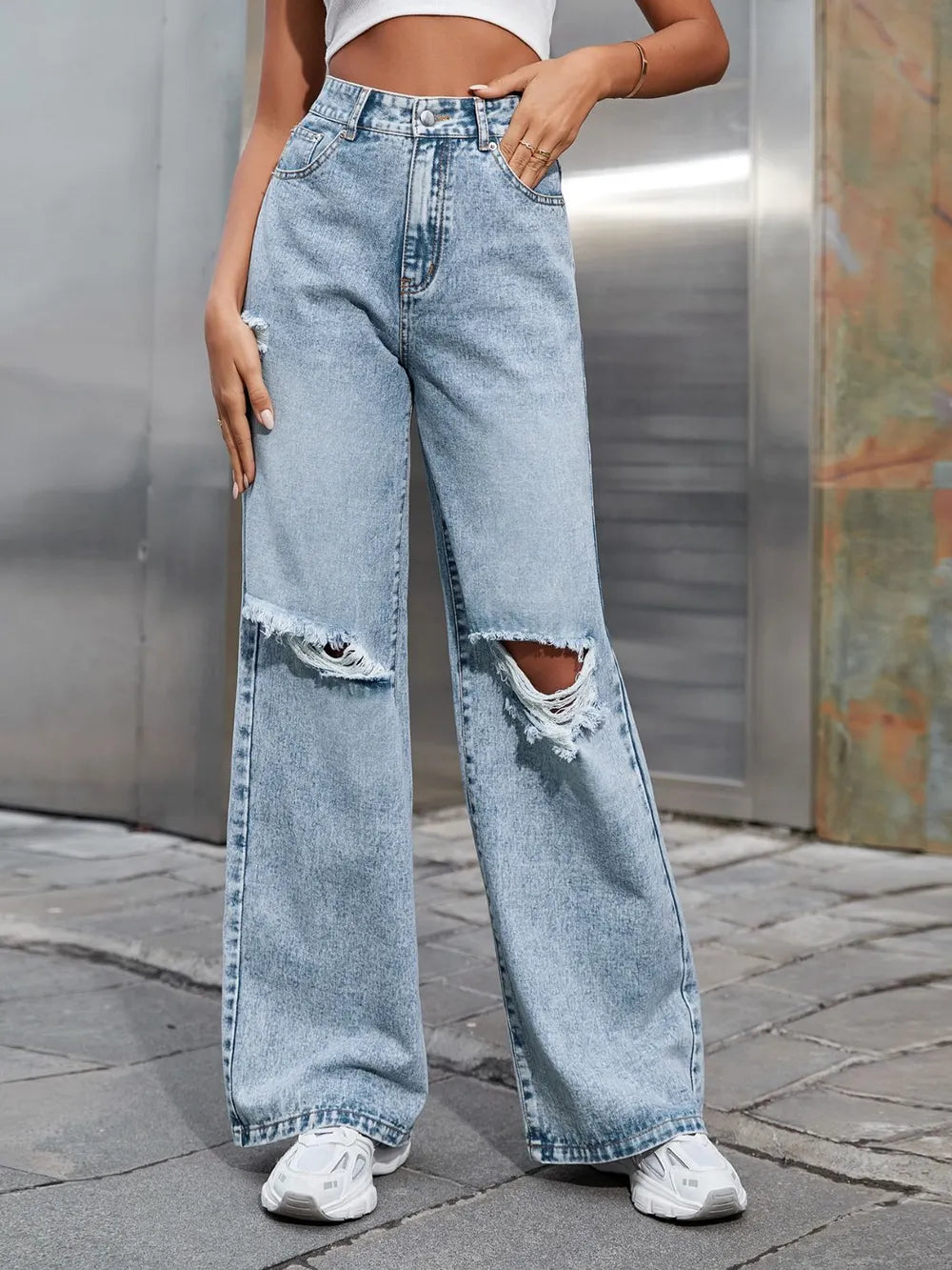 Distressed Wide Leg Jeans with Pockets - Roe Creation