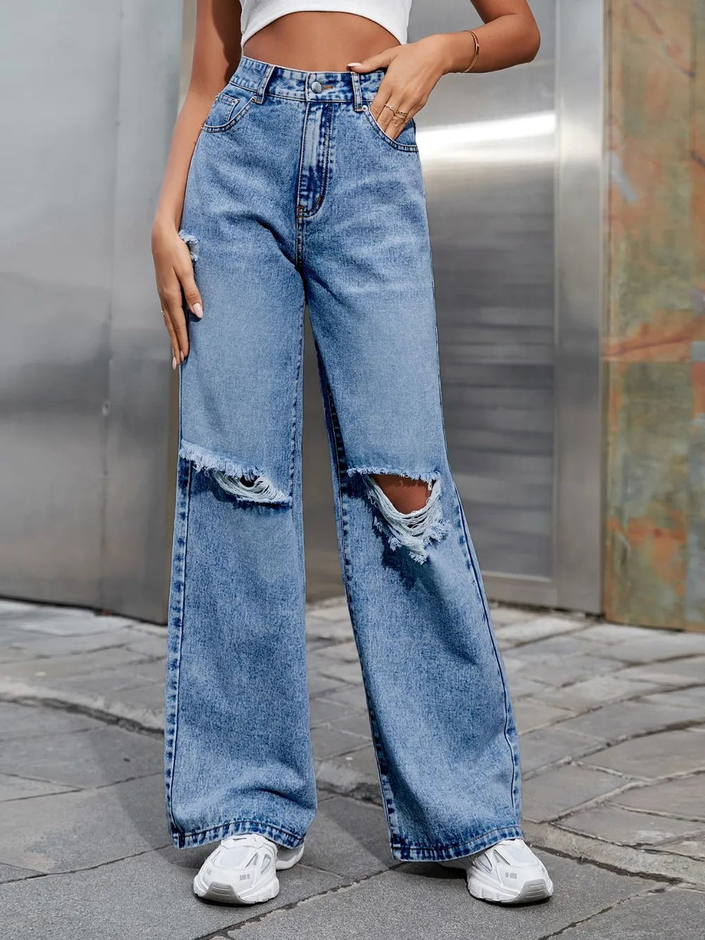 Distressed Wide Leg Jeans with Pockets - Roe Creation