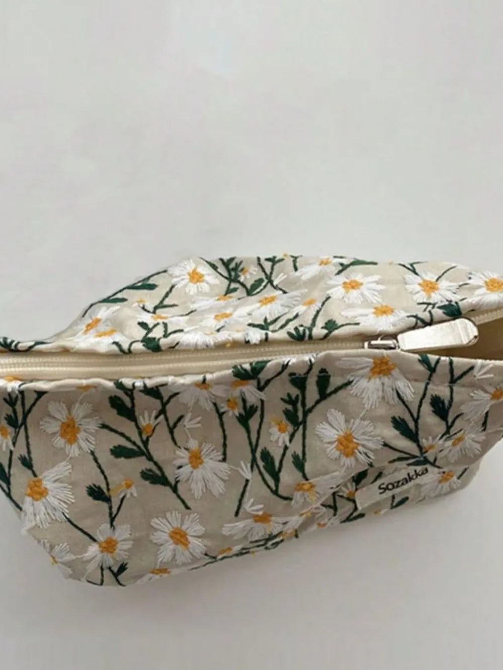 Daisy Embroidered Cosmetic Pouch - Roe Creation