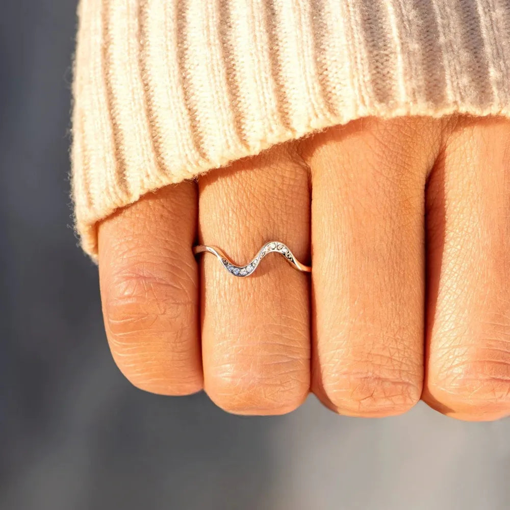 925 Sterling Silver Inlaid Zircon Wave Shape Ring - Roe Creation