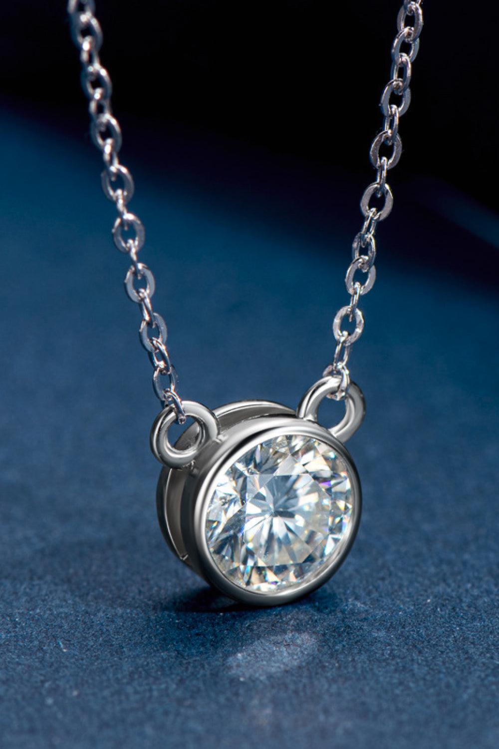 925 Sterling Silver 1 Carat Moissanite Round Pendant Necklace - Roe Creation