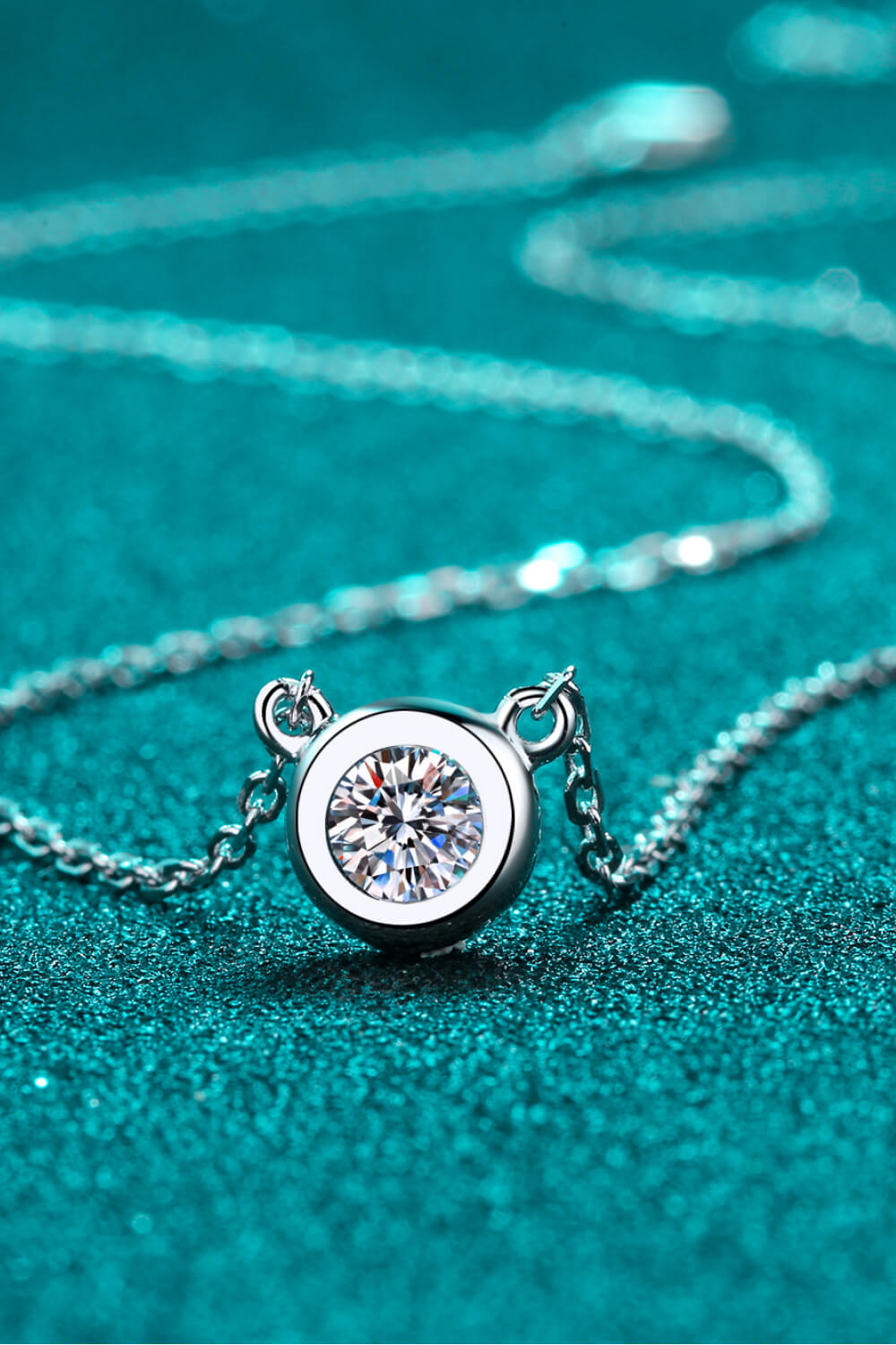 Moissanite Round Pendant Chain Necklace - Roe Creation