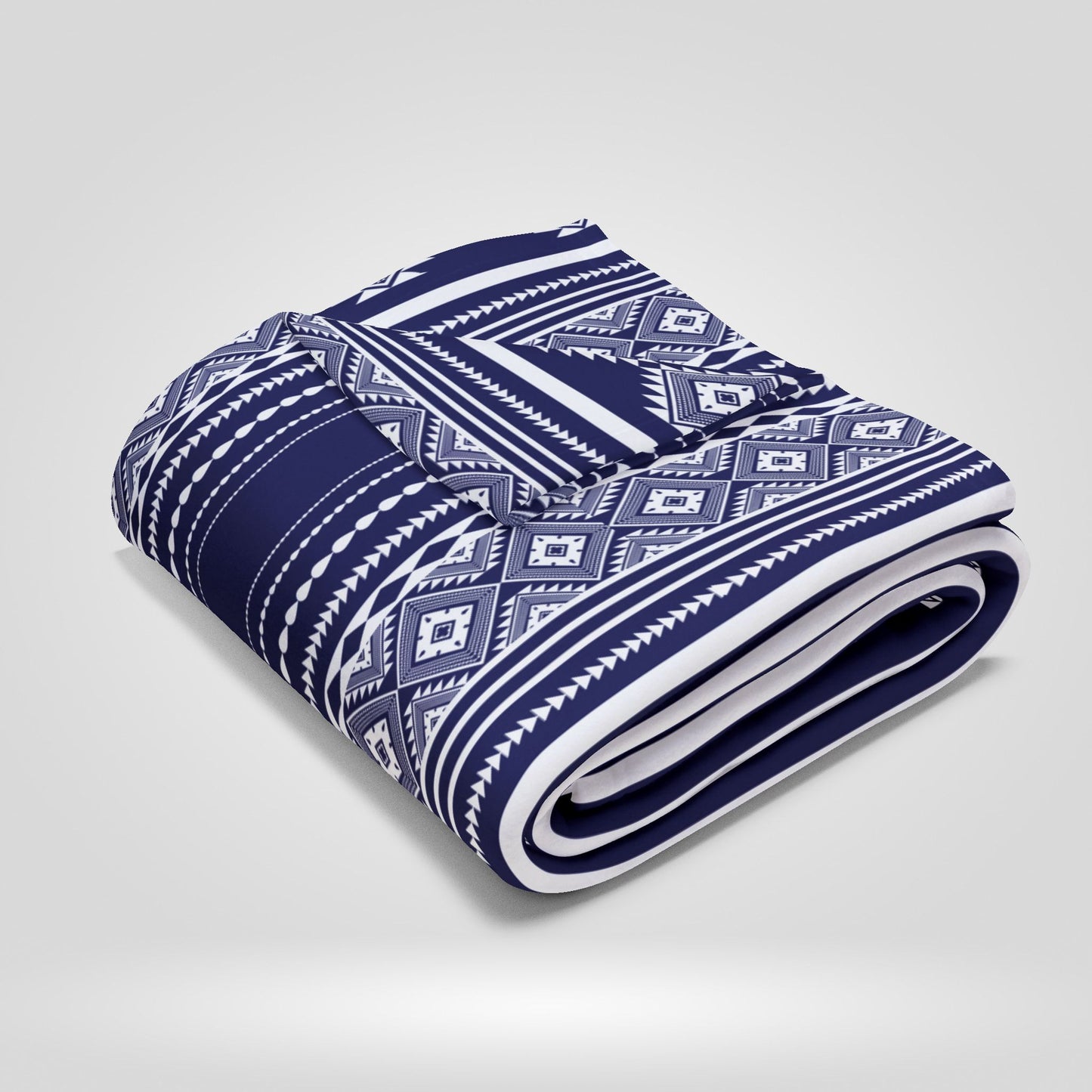 Cozy Arctic Fleece Blanket with Geometric Design – Perfect for Winter Evenings and Outdoor Adventures