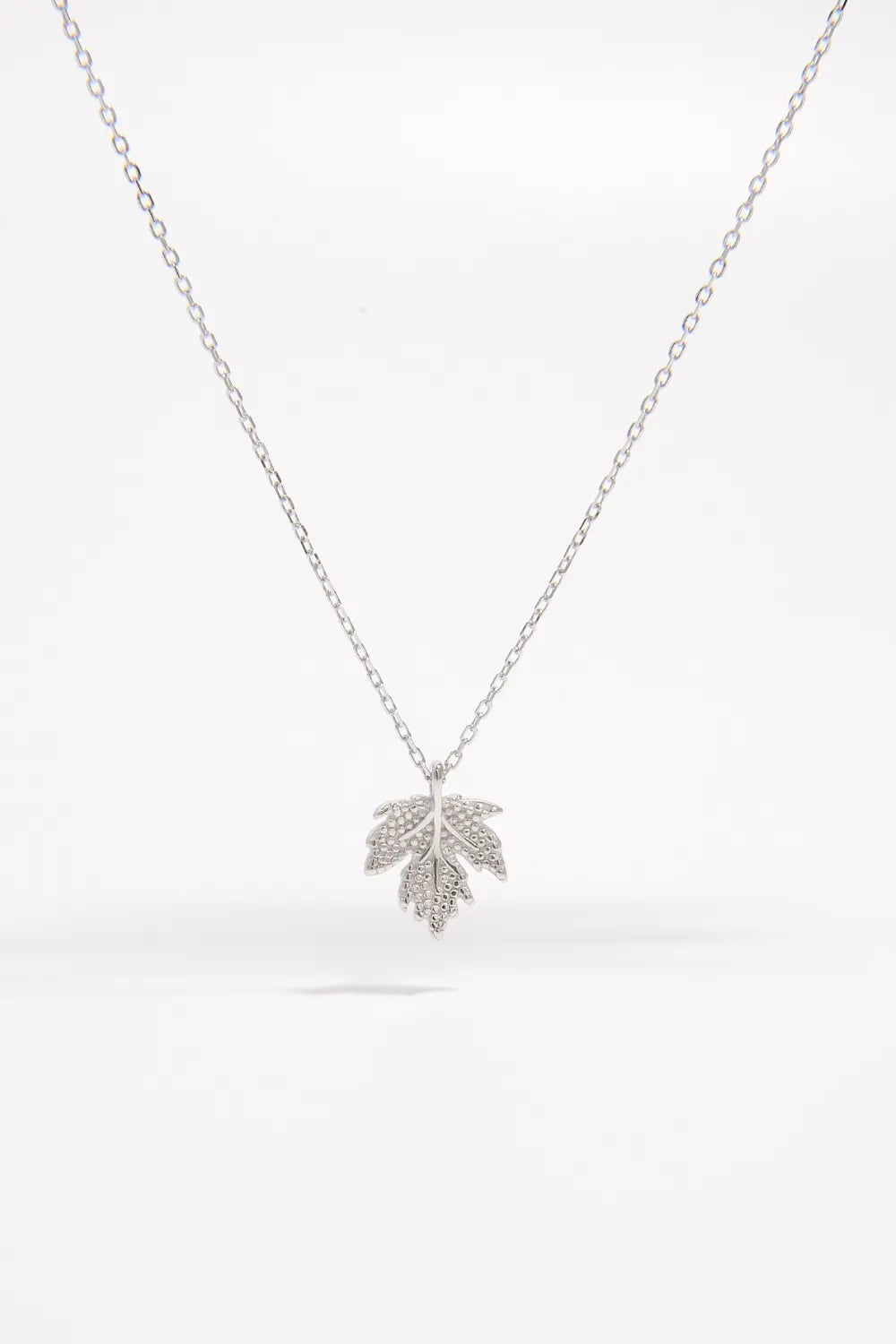 925 Sterling Silver Zircon Maple Leaf Necklace - Roe Creation