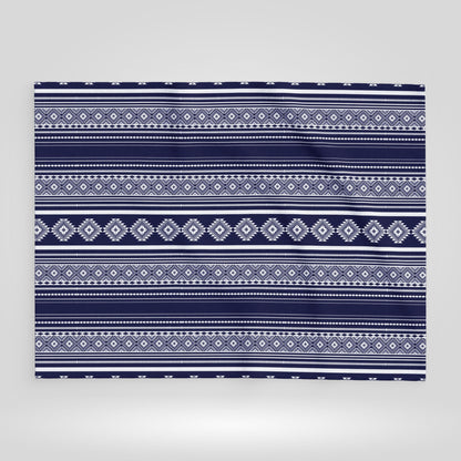 Cozy Arctic Fleece Blanket with Geometric Design – Perfect for Winter Evenings and Outdoor Adventures