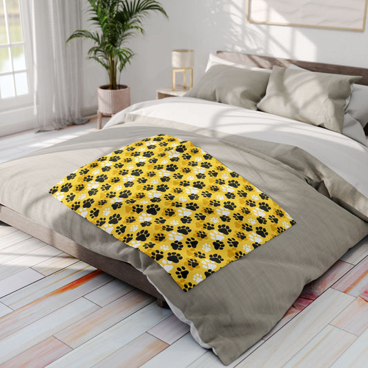 Cozy Paw Print Fleece Blanket - Perfect for Pet Lovers!