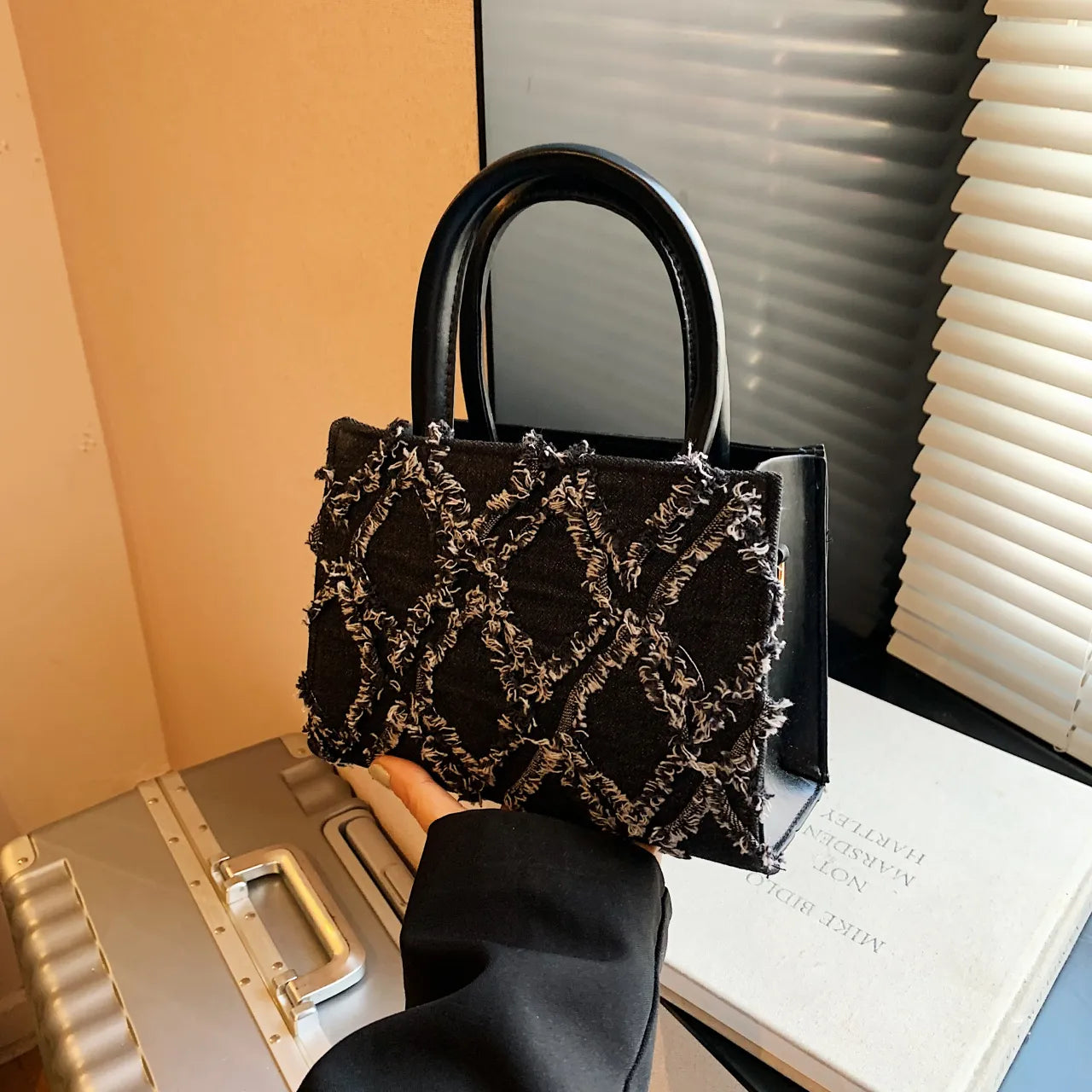 Diamond Pattern Fringe Edge Tote Bag - Roe Creation