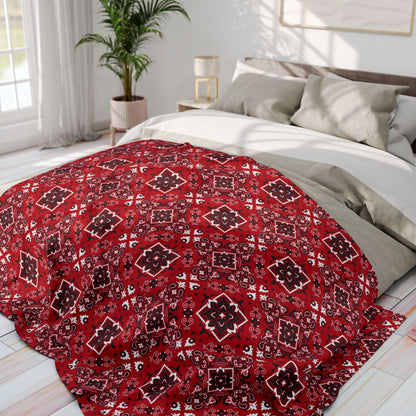 Cozy Red Patterned Arctic Fleece Blanket - Perfect for Winter Gatherings & Gift Giving
