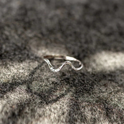 925 Sterling Silver Inlaid Zircon Wave Shape Ring - Roe Creation