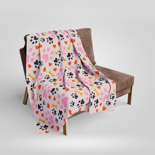 Pet Paw Pattern Fleece Blanket with Heart and Paw Print Design