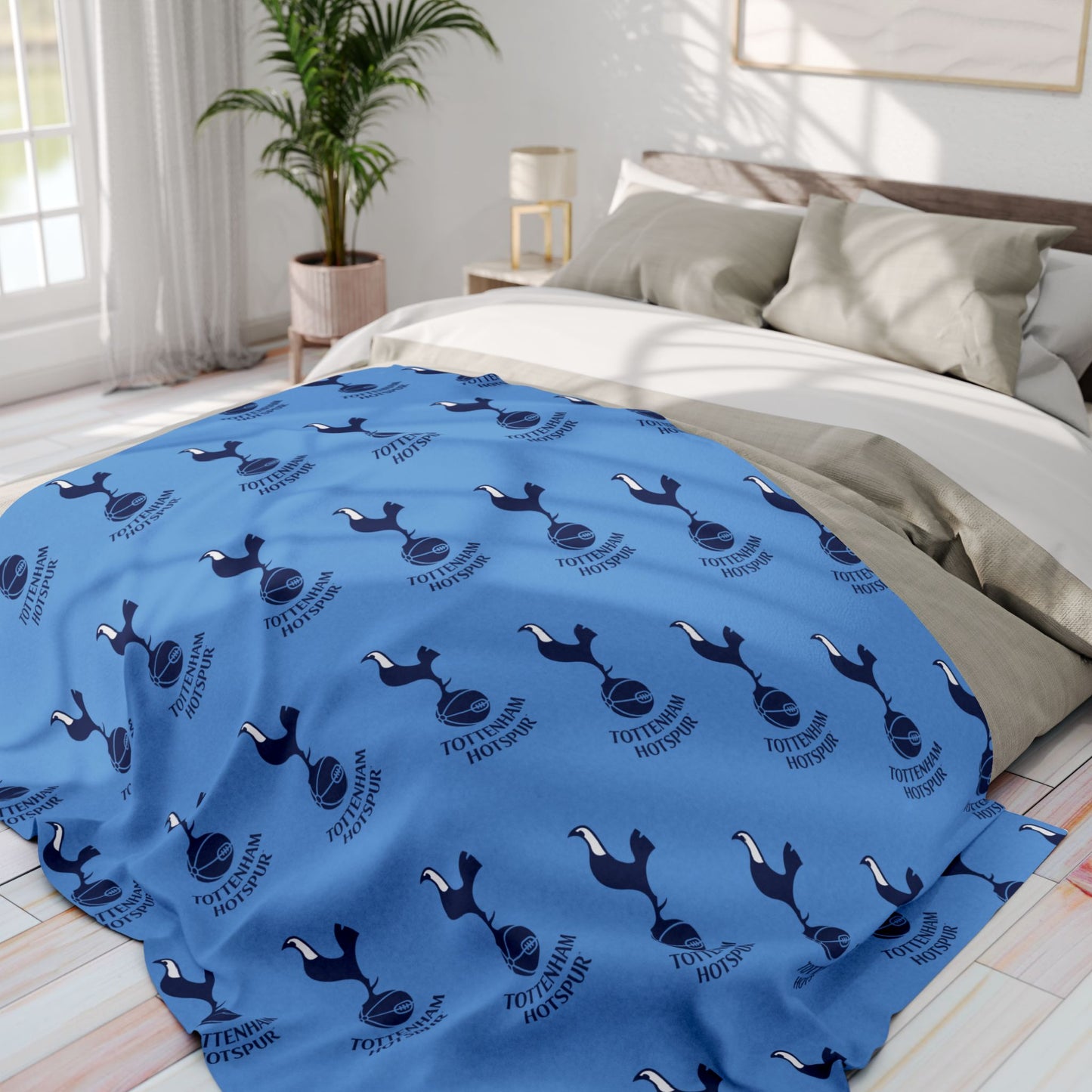 Tottenham Hotspur Arctic Fleece Blanket - Cozy Sports Throw for Fans