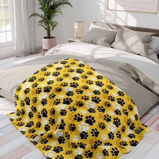 Cozy Paw Print Fleece Blanket - Perfect for Pet Lovers!